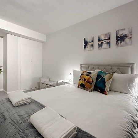 Zoey Place Near Thames River - 2 Double Beds, 1 Single Bed, Spacious, Ideal For Families Londen Buitenkant foto