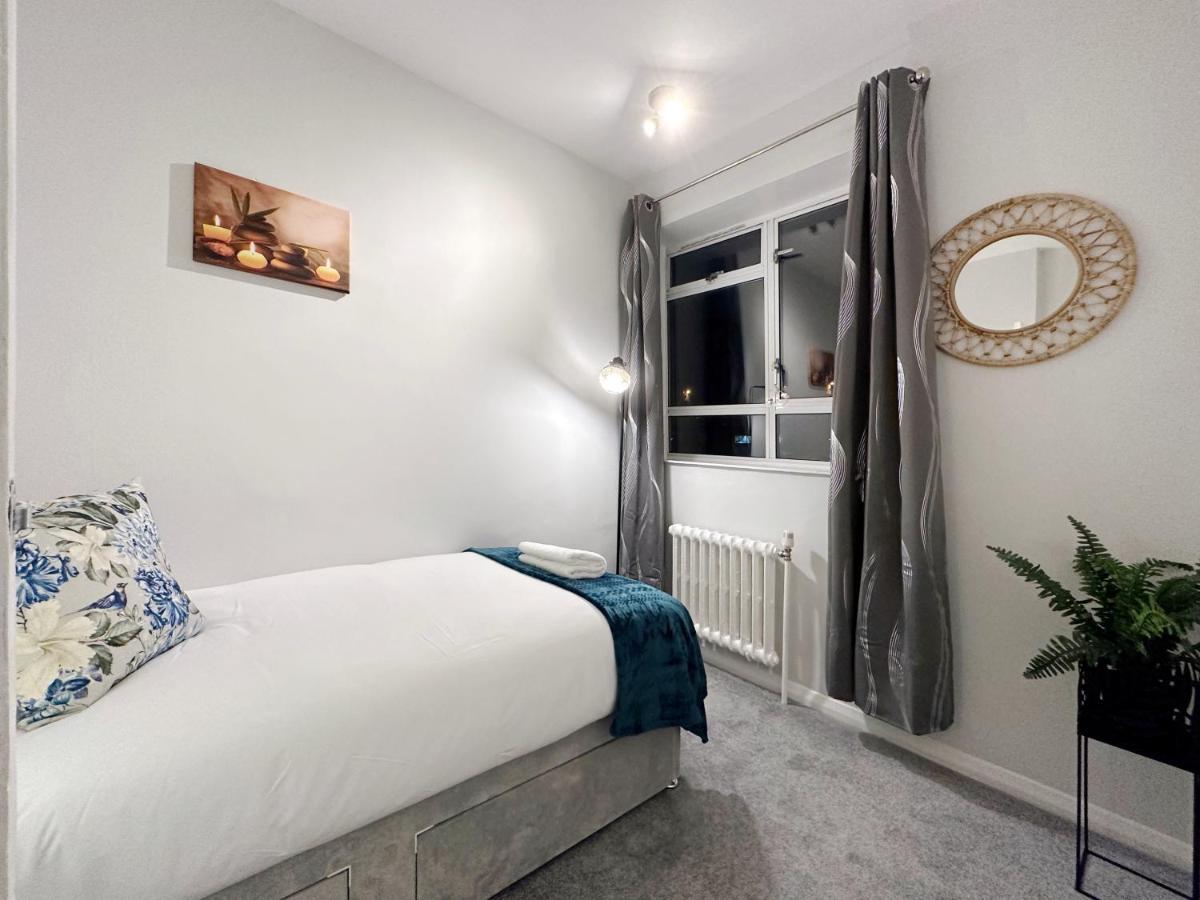 Zoey Place Near Thames River - 2 Double Beds, 1 Single Bed, Spacious, Ideal For Families Londen Buitenkant foto