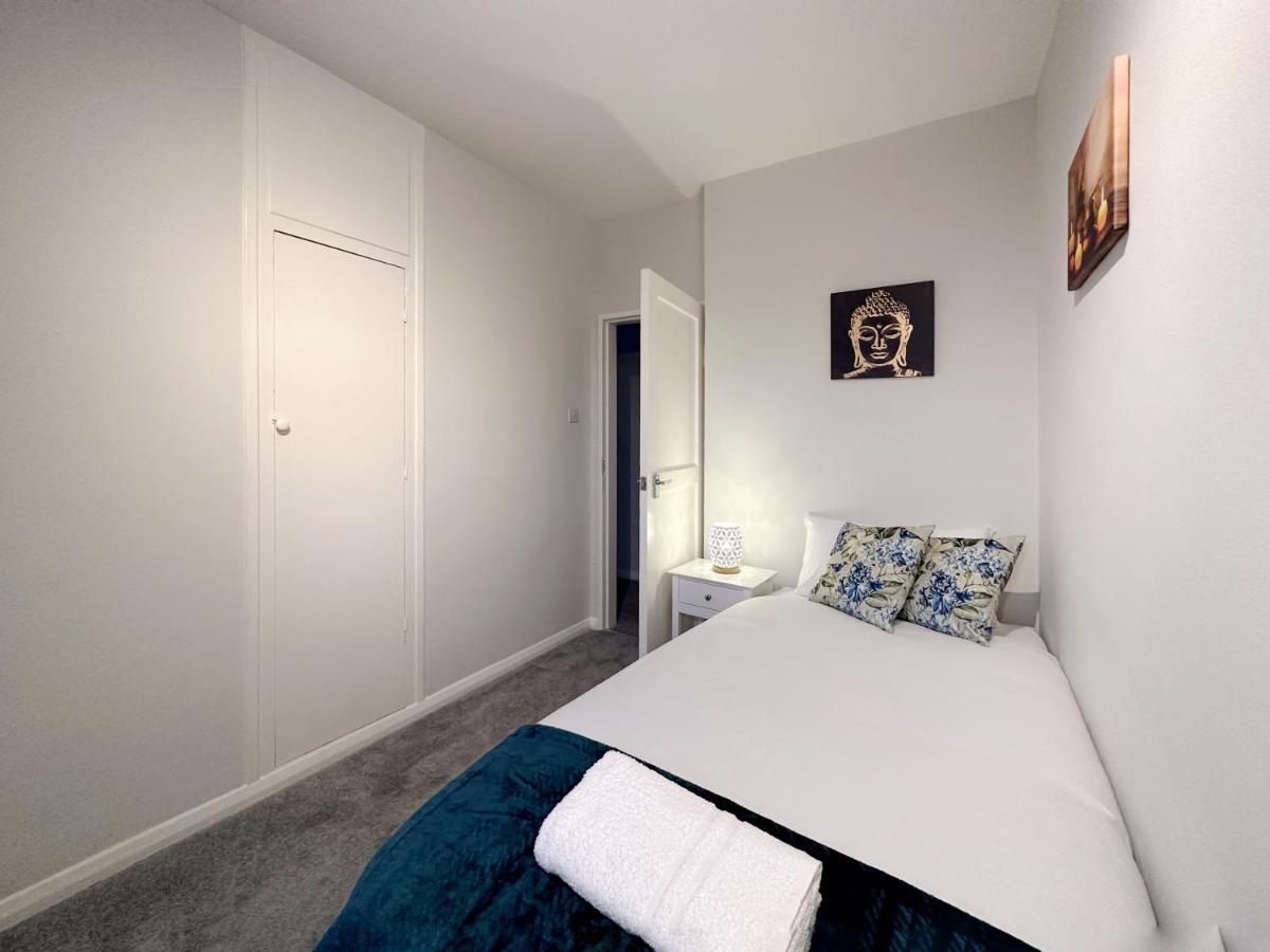 Zoey Place Near Thames River - 2 Double Beds, 1 Single Bed, Spacious, Ideal For Families Londen Buitenkant foto