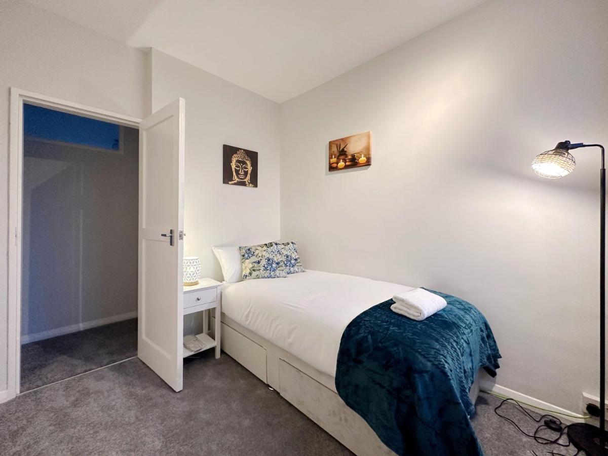 Zoey Place Near Thames River - 2 Double Beds, 1 Single Bed, Spacious, Ideal For Families Londen Buitenkant foto