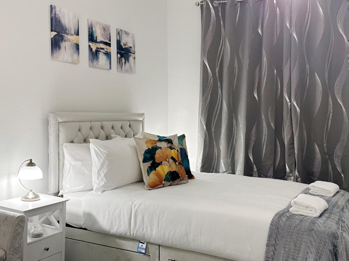 Zoey Place Near Thames River - 2 Double Beds, 1 Single Bed, Spacious, Ideal For Families Londen Buitenkant foto