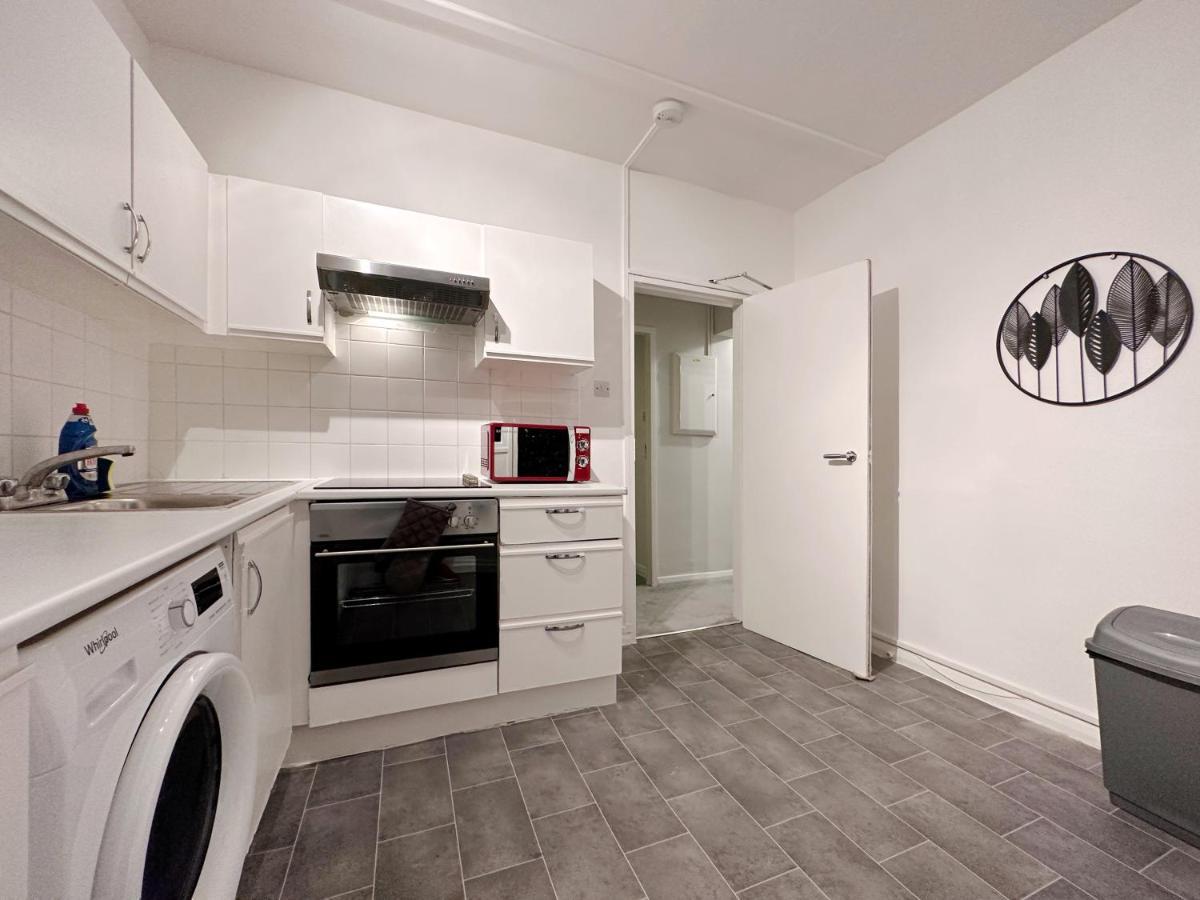 Zoey Place Near Thames River - 2 Double Beds, 1 Single Bed, Spacious, Ideal For Families Londen Buitenkant foto