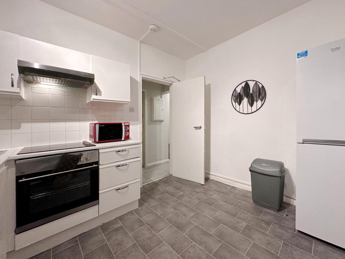 Zoey Place Near Thames River - 2 Double Beds, 1 Single Bed, Spacious, Ideal For Families Londen Buitenkant foto