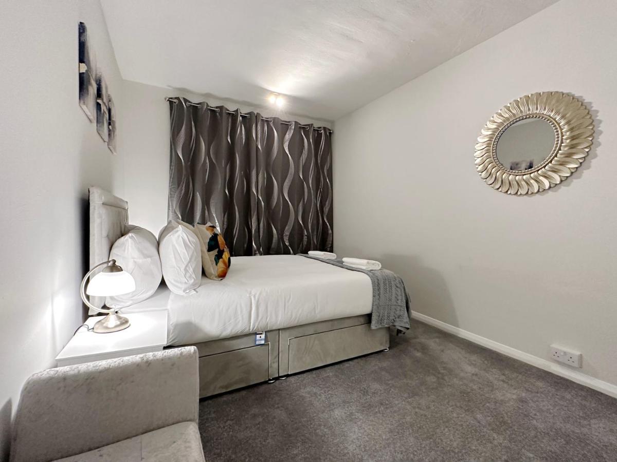 Zoey Place Near Thames River - 2 Double Beds, 1 Single Bed, Spacious, Ideal For Families Londen Buitenkant foto