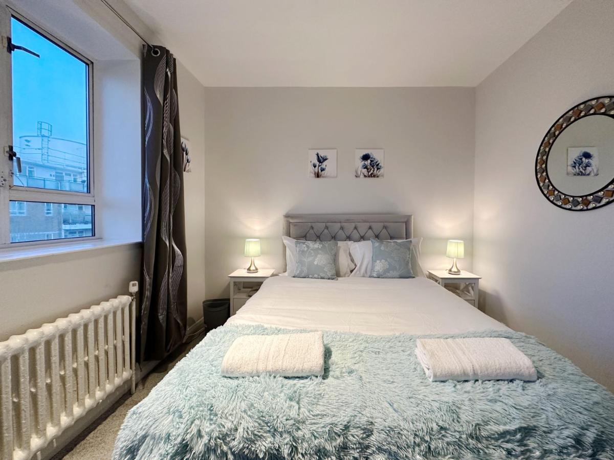 Zoey Place Near Thames River - 2 Double Beds, 1 Single Bed, Spacious, Ideal For Families Londen Buitenkant foto